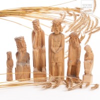 Rzeźba ludowa w drewnie - Chrystus Frasobliwy.